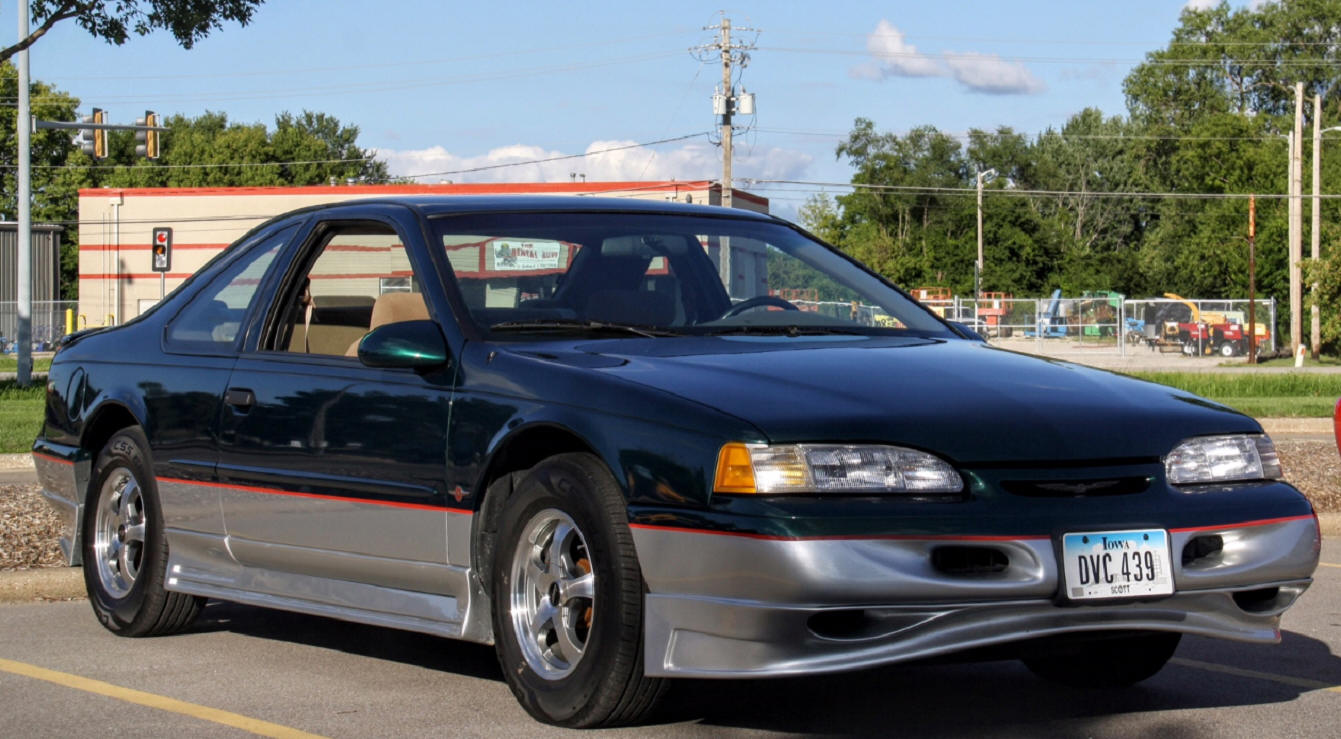 Les and Cindy Swanson's 1995 Ford Thunderbird